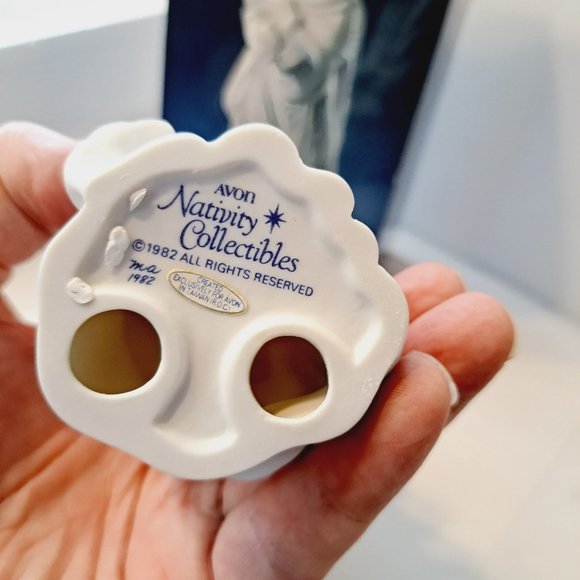 Avon Nativity Collectibles The Magi Kaspar 1982 Porcelain Figurine - Picture 9 of 15